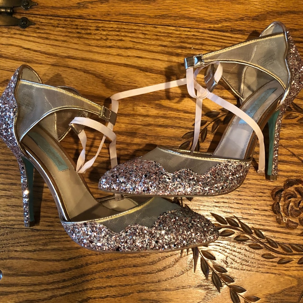 Betsey Johnson wedding shoes EUC 💍
